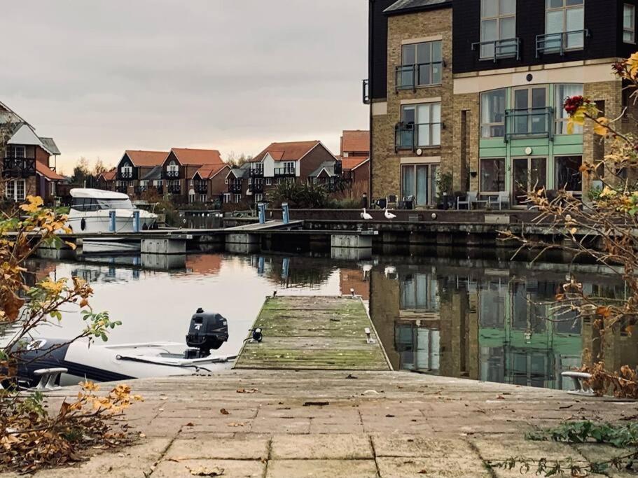 Waterside Townhouse With Balcony And Marina View Apartment Skellingthorpe Luaran gambar